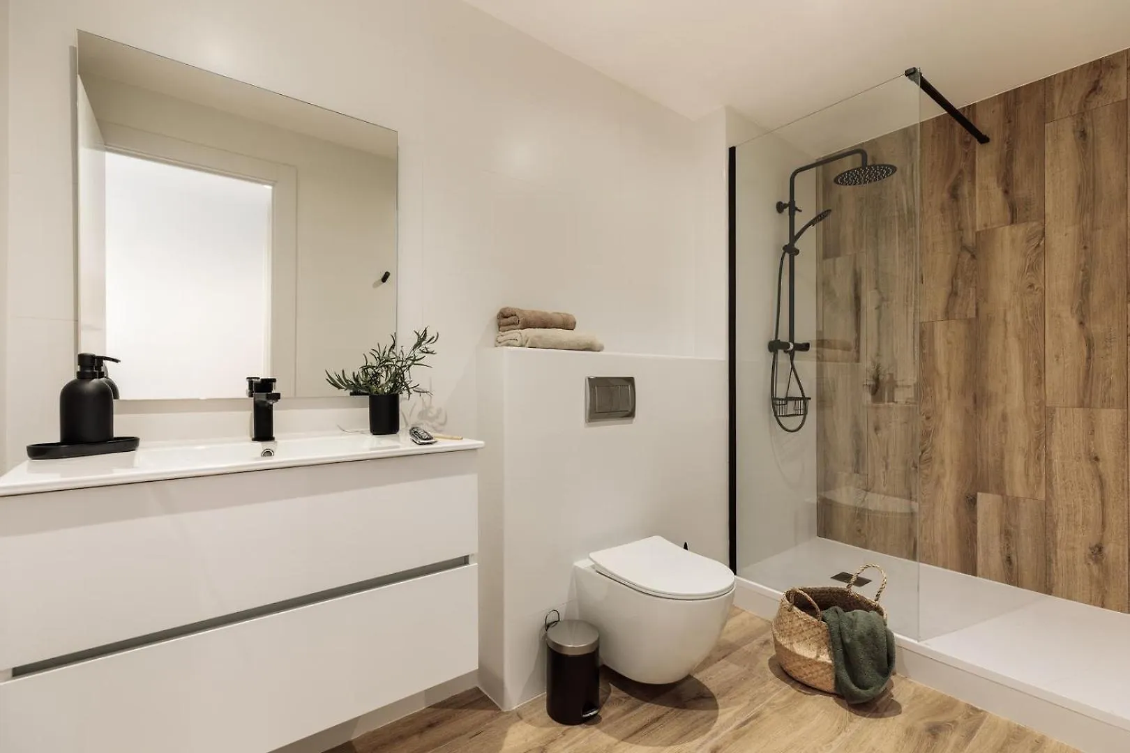 Orosi - 2 Bedrooms And Balcony In Poble Sec Barcelona